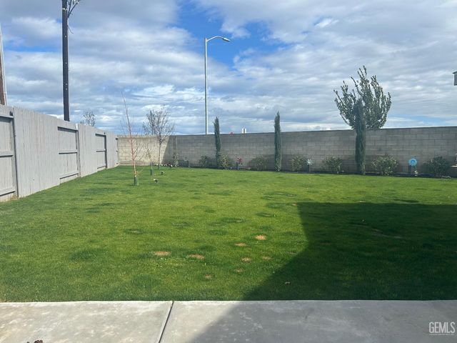 7307 Millers Point Lane, Bakersfield, CA 93307