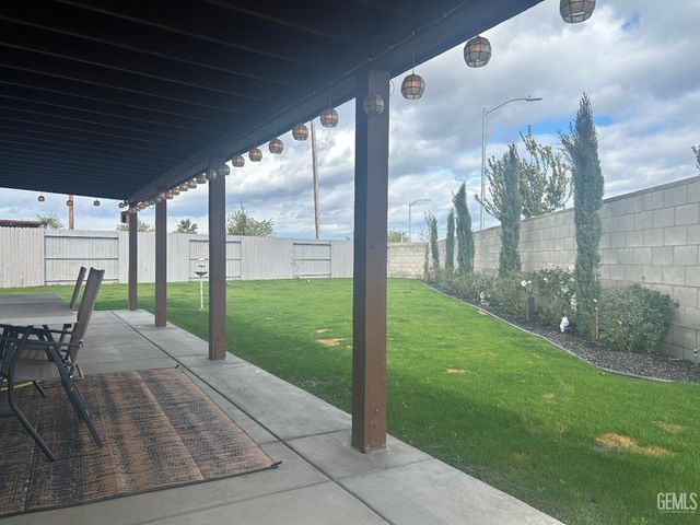 7307 Millers Point Lane, Bakersfield, CA 93307