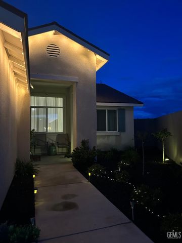 7307 Millers Point Lane, Bakersfield, CA 93307