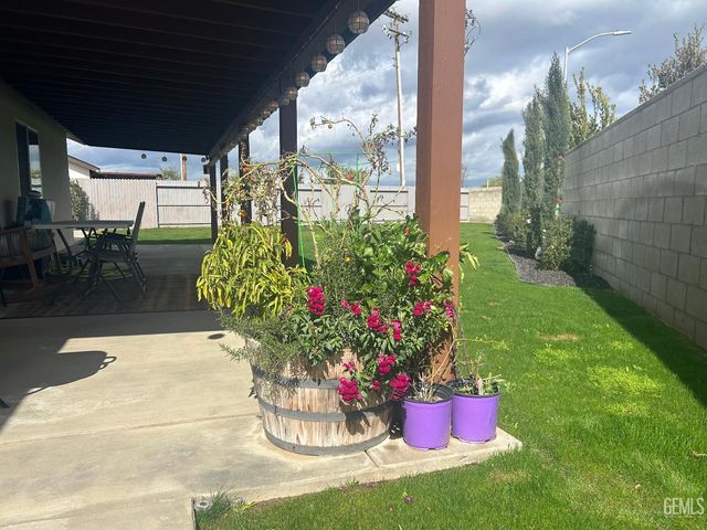 7307 Millers Point Lane, Bakersfield, CA 93307