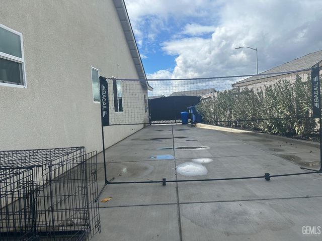 7307 Millers Point Lane, Bakersfield, CA 93307