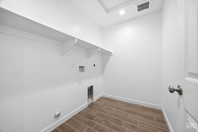 7307 Millers Point Lane, Bakersfield, CA 93307