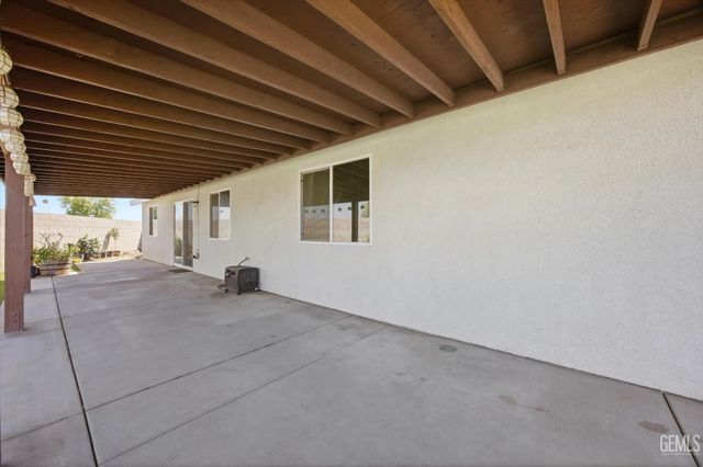 7307 Millers Point Lane, Bakersfield, CA 93307