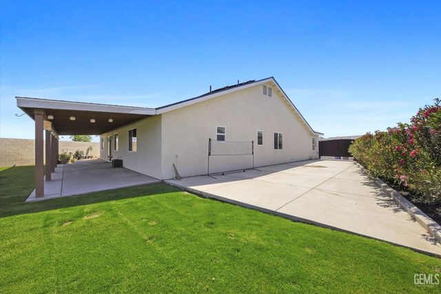 7307 Millers Point Lane, Bakersfield, CA 93307