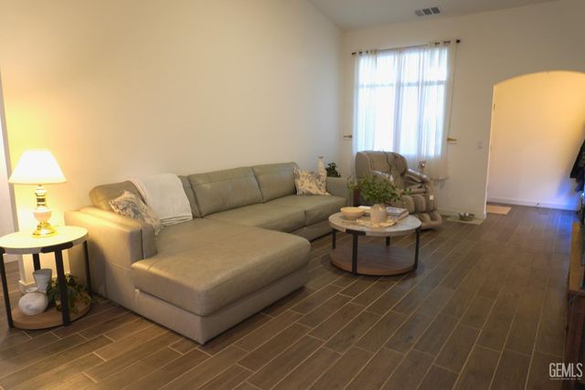 7307 Millers Point Lane, Bakersfield, CA 93307