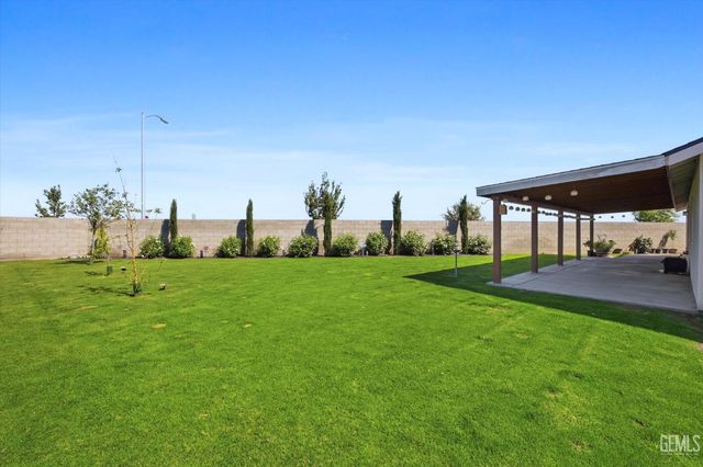 7307 Millers Point Lane, Bakersfield, CA 93307