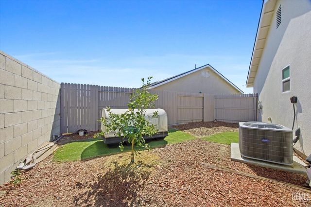 7307 Millers Point Lane, Bakersfield, CA 93307