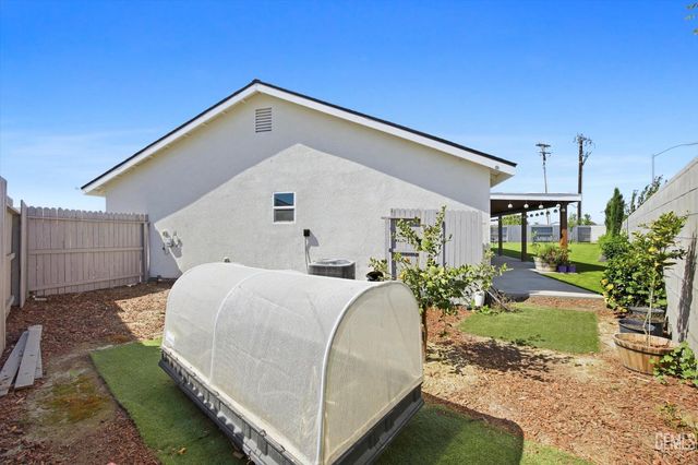 7307 Millers Point Lane, Bakersfield, CA 93307