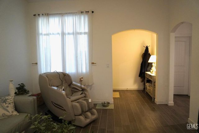 7307 Millers Point Lane, Bakersfield, CA 93307