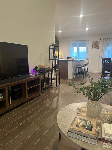 7307 Millers Point Lane, Bakersfield, CA 93307