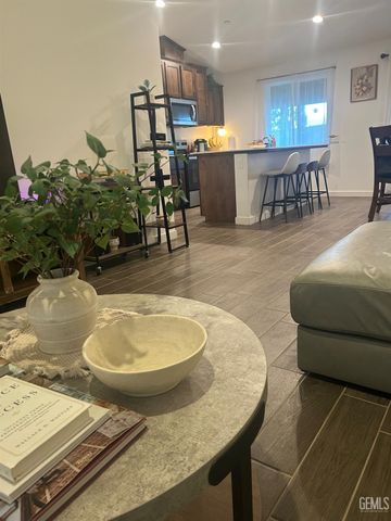 7307 Millers Point Lane, Bakersfield, CA 93307