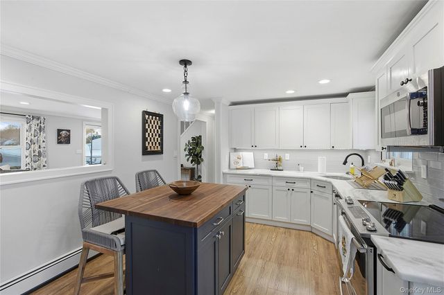 7 Woodbrook Drive, Ridge, NY 11961