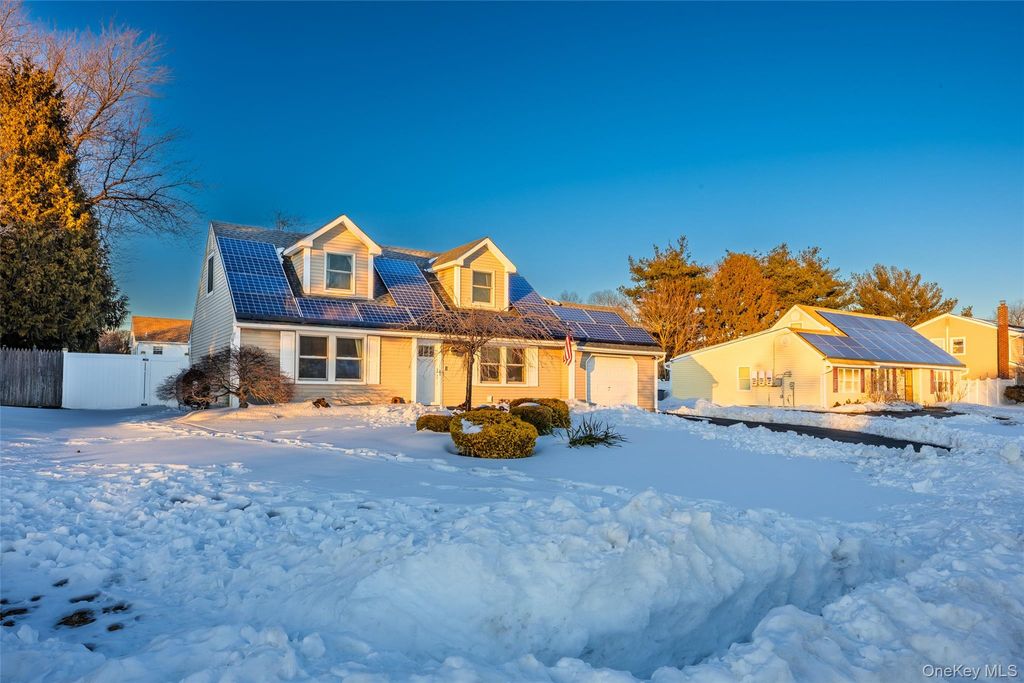 7 Woodbrook Drive, Ridge, NY 11961