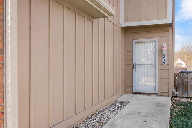 224 SW Pinetree Lane, Lee's Summit, MO 64063