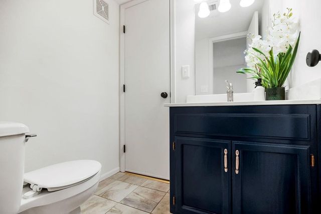 224 SW Pinetree Lane, Lee's Summit, MO 64063