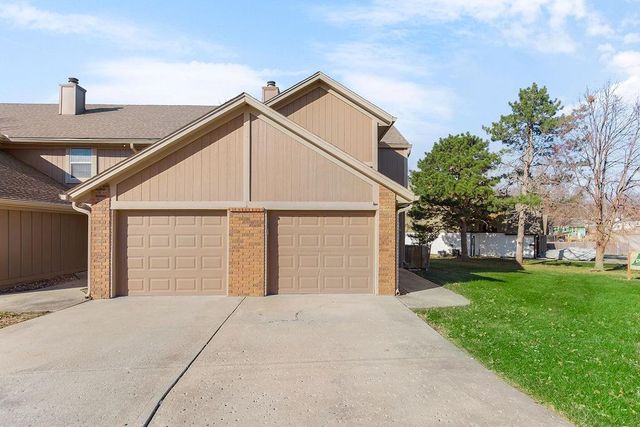 224 SW Pinetree Lane, Lee's Summit, MO 64063