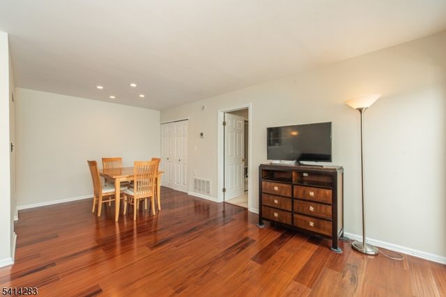 140 Sunrise Dr, Hanover Twp., NJ 07981