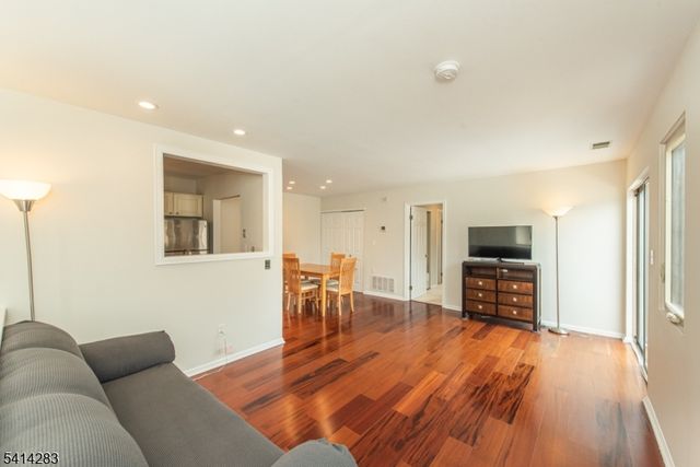 140 Sunrise Dr, Hanover Twp., NJ 07981