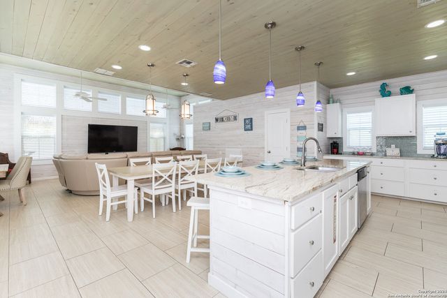 624 Banyan Beach Dr, Port Aransas, TX 78373