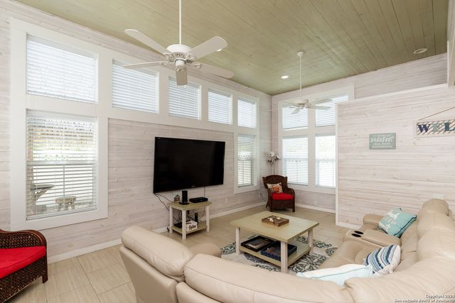 624 Banyan Beach Dr, Port Aransas, TX 78373