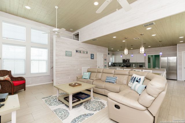 624 Banyan Beach Dr, Port Aransas, TX 78373