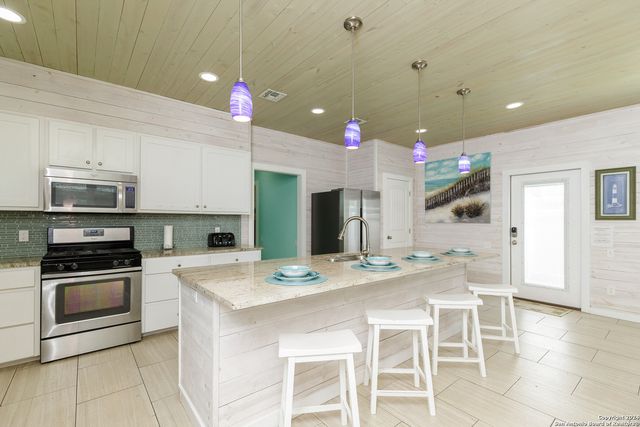 624 Banyan Beach Dr, Port Aransas, TX 78373