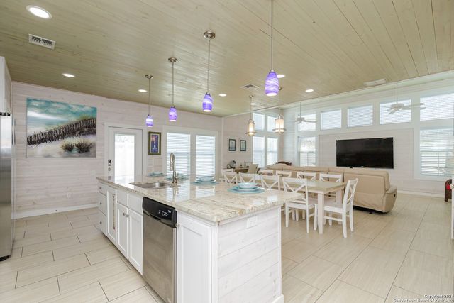 624 Banyan Beach Dr, Port Aransas, TX 78373