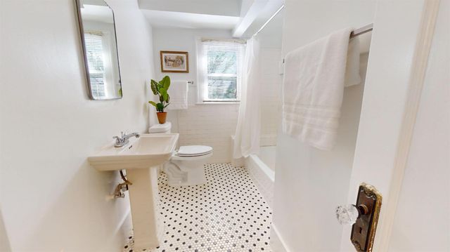 807 E Peralta Way, Fresno, CA 93704