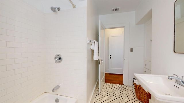 807 E Peralta Way, Fresno, CA 93704