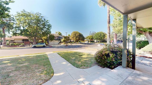 807 E Peralta Way, Fresno, CA 93704