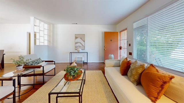 807 E Peralta Way, Fresno, CA 93704