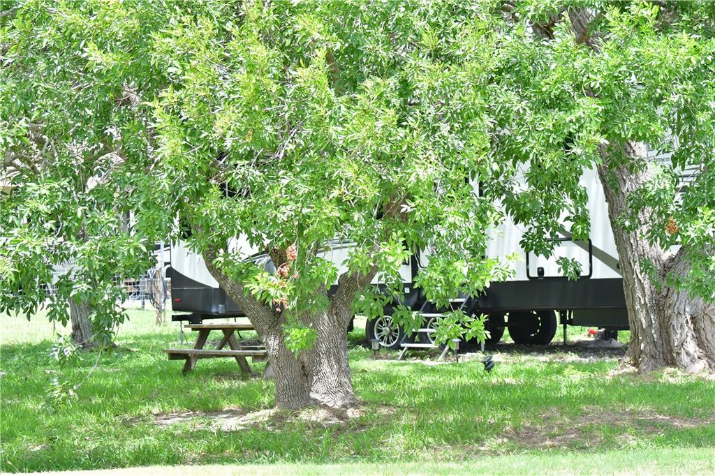 304 Traylor Ave, Rockport, TX 78382 — photo 3