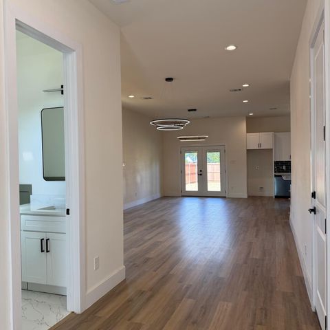 2701 S Jones Street, Fort Worth, TX 76104