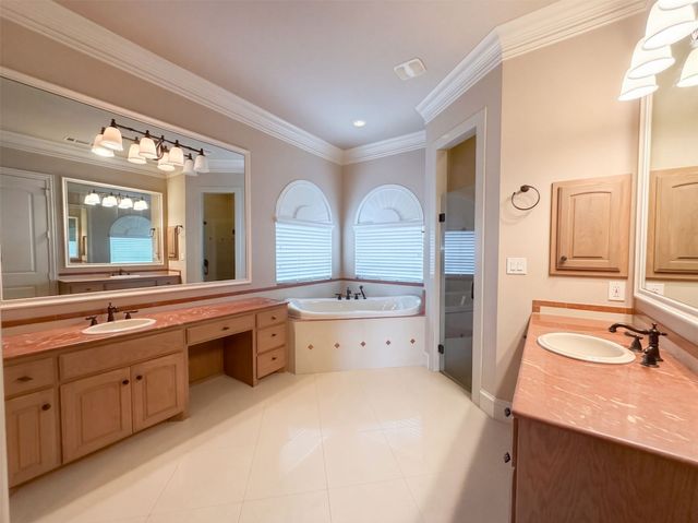 1119 Mallard Pointe Drive, Grand Prairie, TX 75104