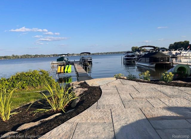 240 Rosebud Court, Walled Lake, MI 48390