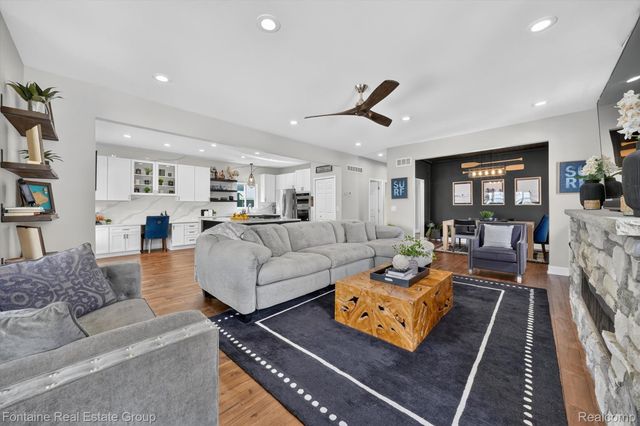 240 Rosebud Court, Walled Lake, MI 48390