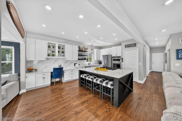 240 Rosebud Court, Walled Lake, MI 48390