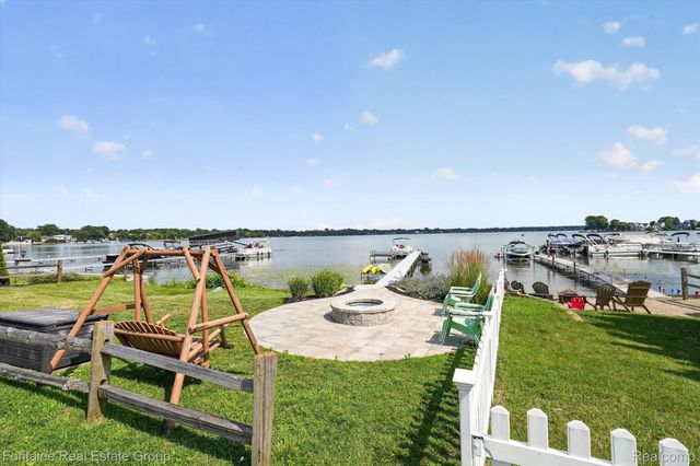 240 Rosebud Court, Walled Lake, MI 48390