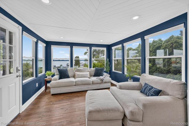 240 Rosebud Court, Walled Lake, MI 48390