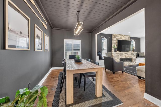 240 Rosebud Court, Walled Lake, MI 48390