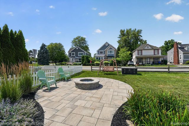 240 Rosebud Court, Walled Lake, MI 48390