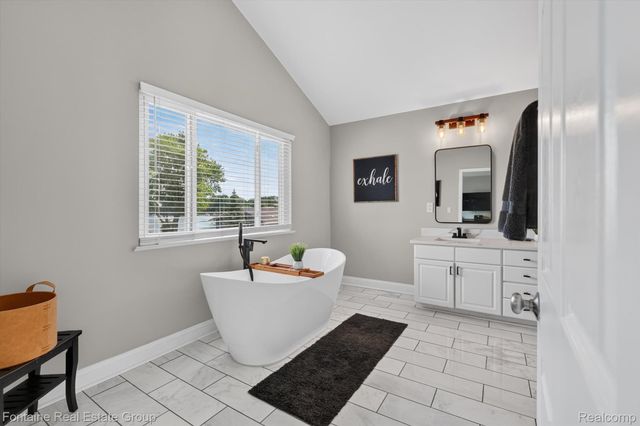 240 Rosebud Court, Walled Lake, MI 48390