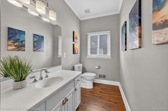 240 Rosebud Court, Walled Lake, MI 48390