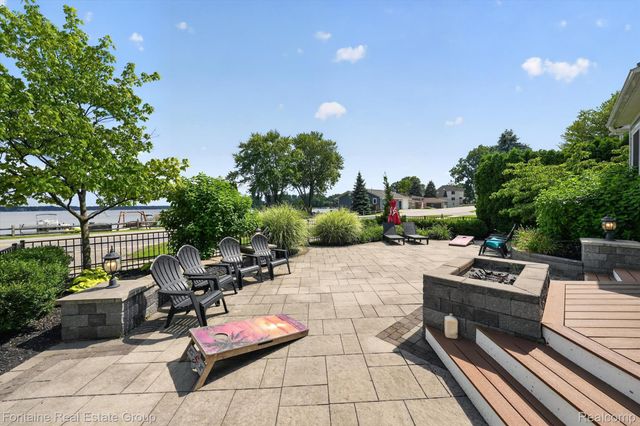 240 Rosebud Court, Walled Lake, MI 48390