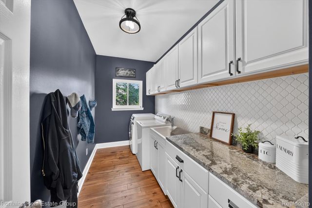 240 Rosebud Court, Walled Lake, MI 48390