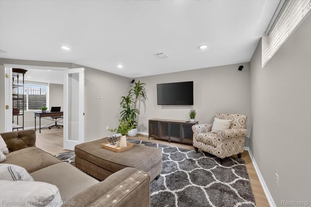 240 Rosebud Court, Walled Lake, MI 48390
