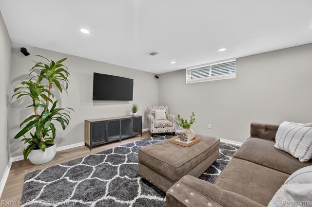 240 Rosebud Court, Walled Lake, MI 48390