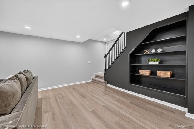 240 Rosebud Court, Walled Lake, MI 48390