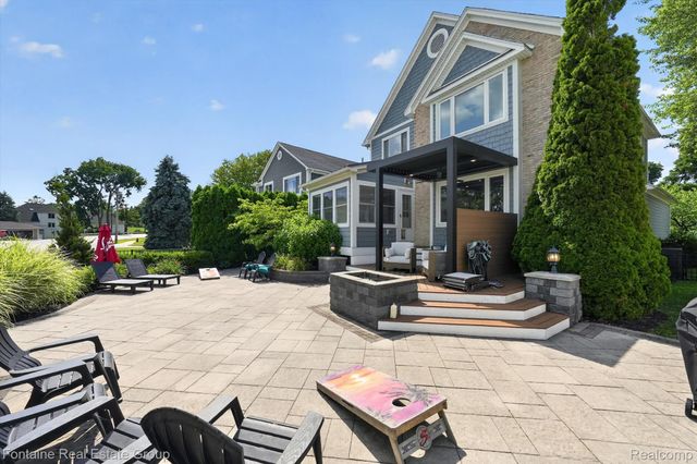 240 Rosebud Court, Walled Lake, MI 48390