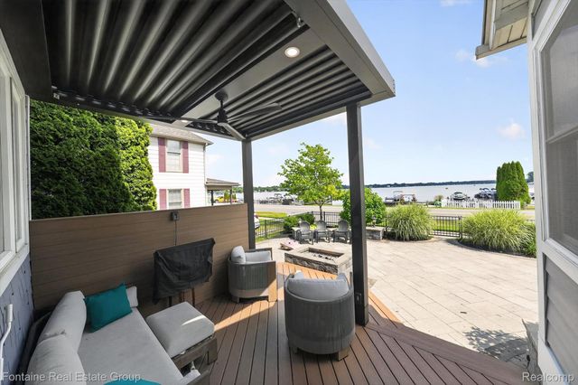 240 Rosebud Court, Walled Lake, MI 48390